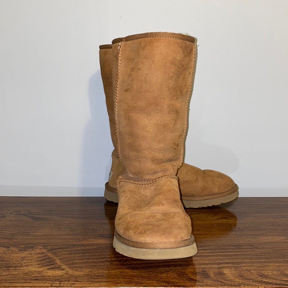 Size 8 UGG BOOTS